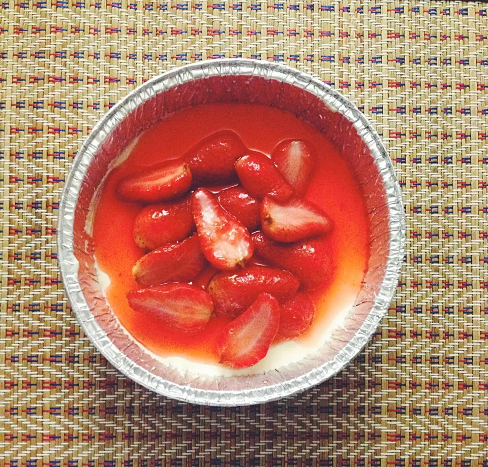 "Strawberry Cheese Cake" This is my first time cooking! I get inspired by all of you guys, so I decide to made it. Thanks!!（≧∇≦）|Alp Plaさん