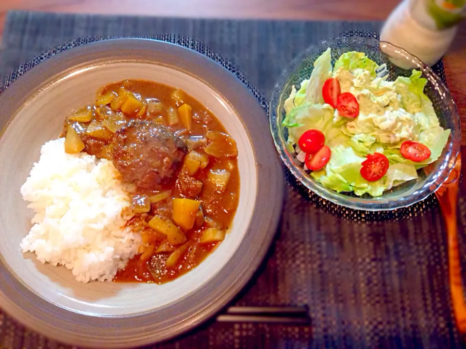 ハンバーグカレー・アボカドと海老のディップサラダ|ちびさん