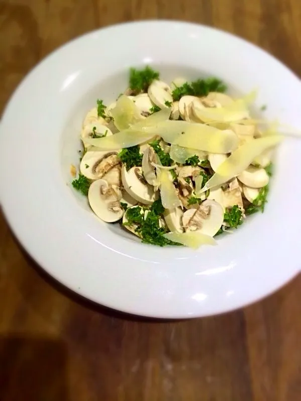 Mushroom, parsley, parmesan salad with lemon dressing|pragyaさん