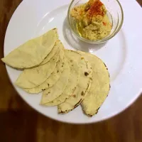 Pita bread with hummus|pragyaさん