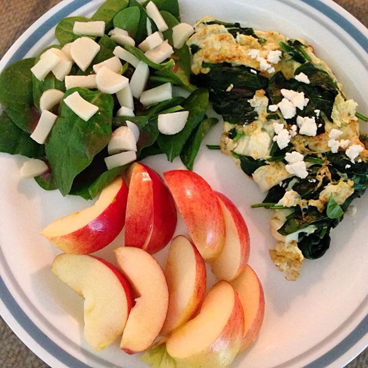 040814 Omelette, salad, and fruit|Caroline Kimさん