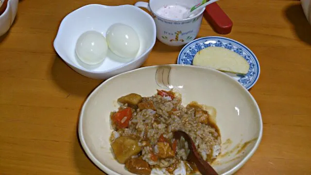 ぼっちゃんの朝食
朝カレー|ふみぃさん