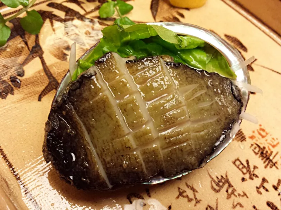 Snapdishの料理写真:abalone sashimi|Yvonne C.さん