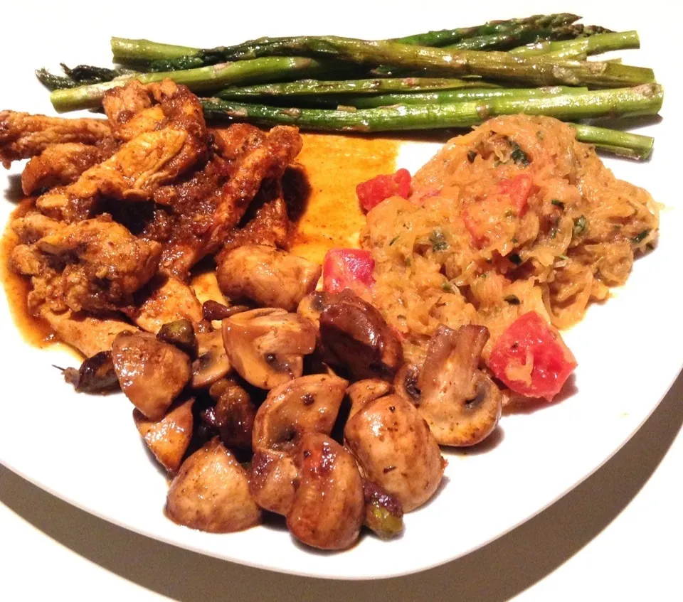 Salsa brava and poblano mole chicken, mushrooms with pistachios with chile powder garlic cream spaghetti squash|bertocci infernoさん