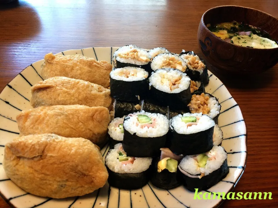 Snapdishの料理写真:お稲荷さん、納豆巻き、ハムきゅう巻き♪|かまさん