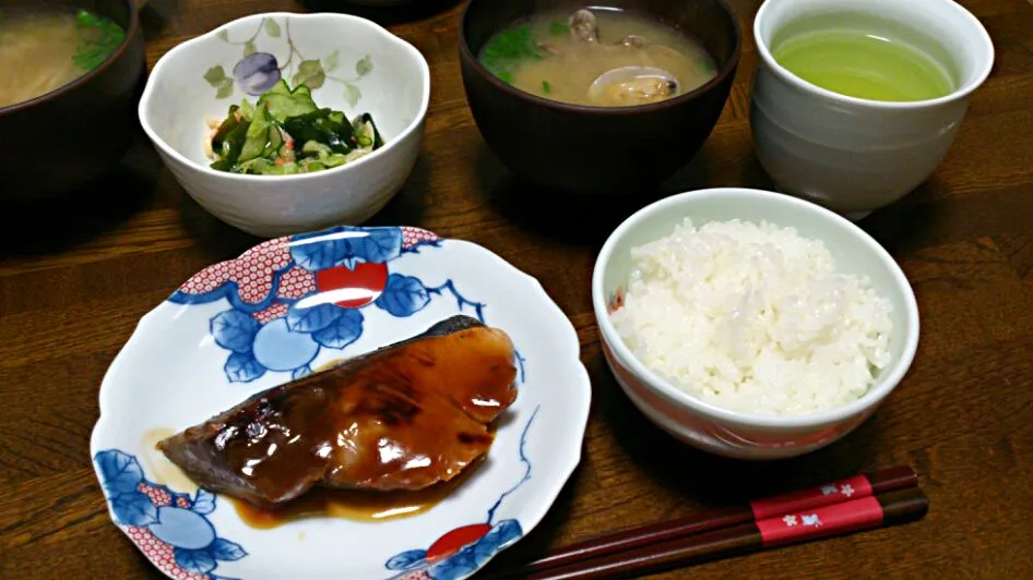 ぶりの照り焼き&キュウリとワカメの中華サラダ&アサリの味噌汁|えっちゃんさん