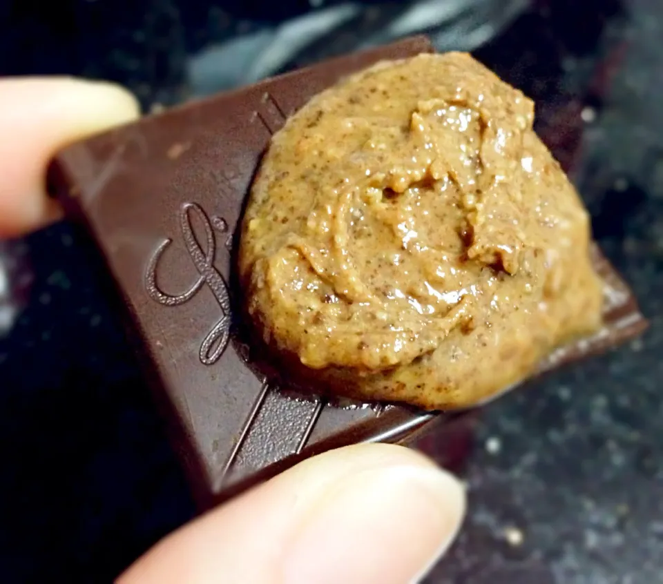 Almond butter on dark chocolate|coxiella24さん