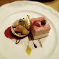 Snapdishの料理写真:イチゴとレアチーズのムースと紅茶タルト|Taeko  Sanoさん