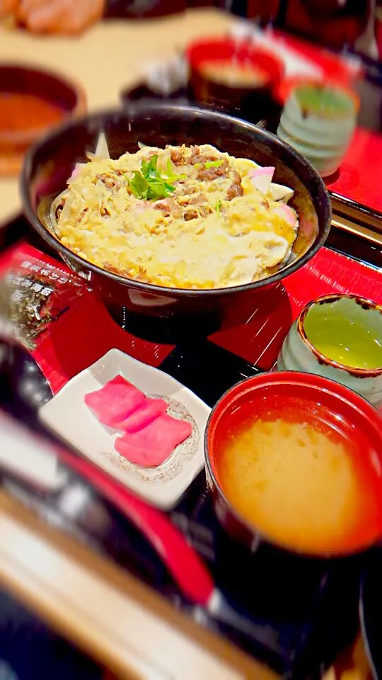 Snapdishの料理写真:飛騨牛親子丼|チャンコヤーマ♡さん