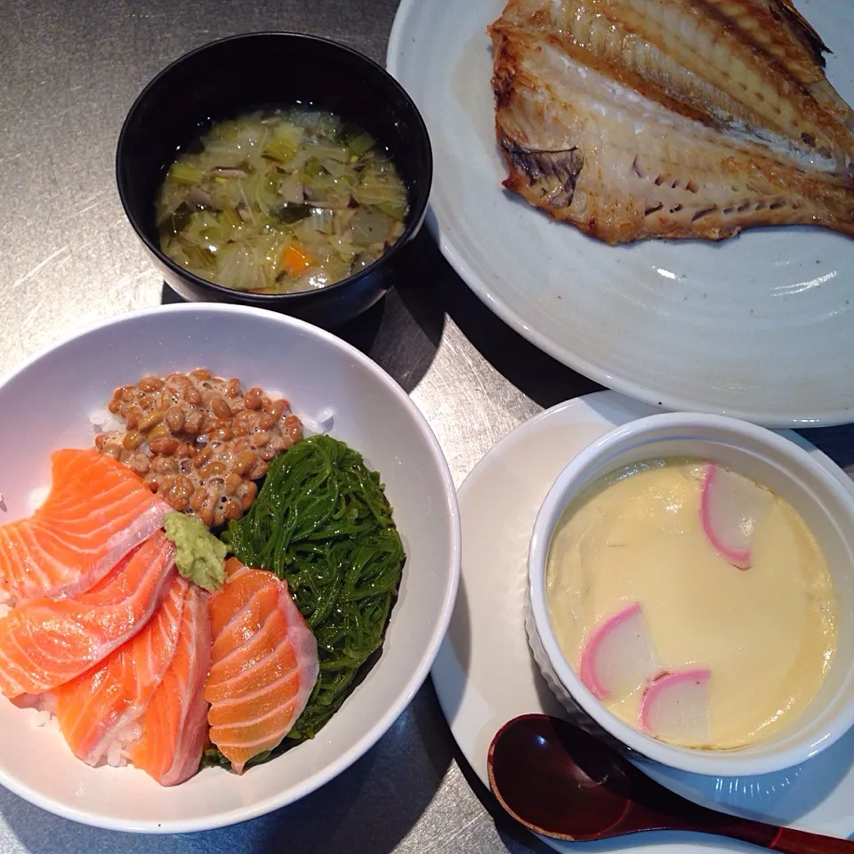 ねばトロサーモン丼&茶碗蒸し&赤魚の干物|seiko Oさん