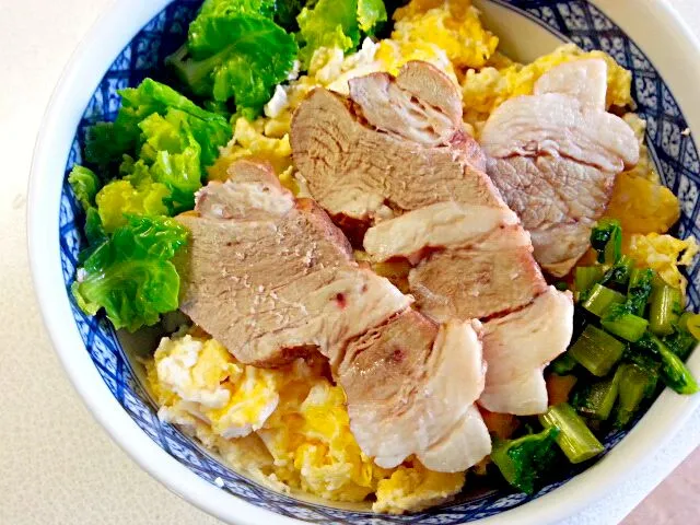 Snapdishの料理写真:豚肉の紅茶煮のせ丼  ヘルシー。(*￣∇￣)ノ|ひろぴょんさん