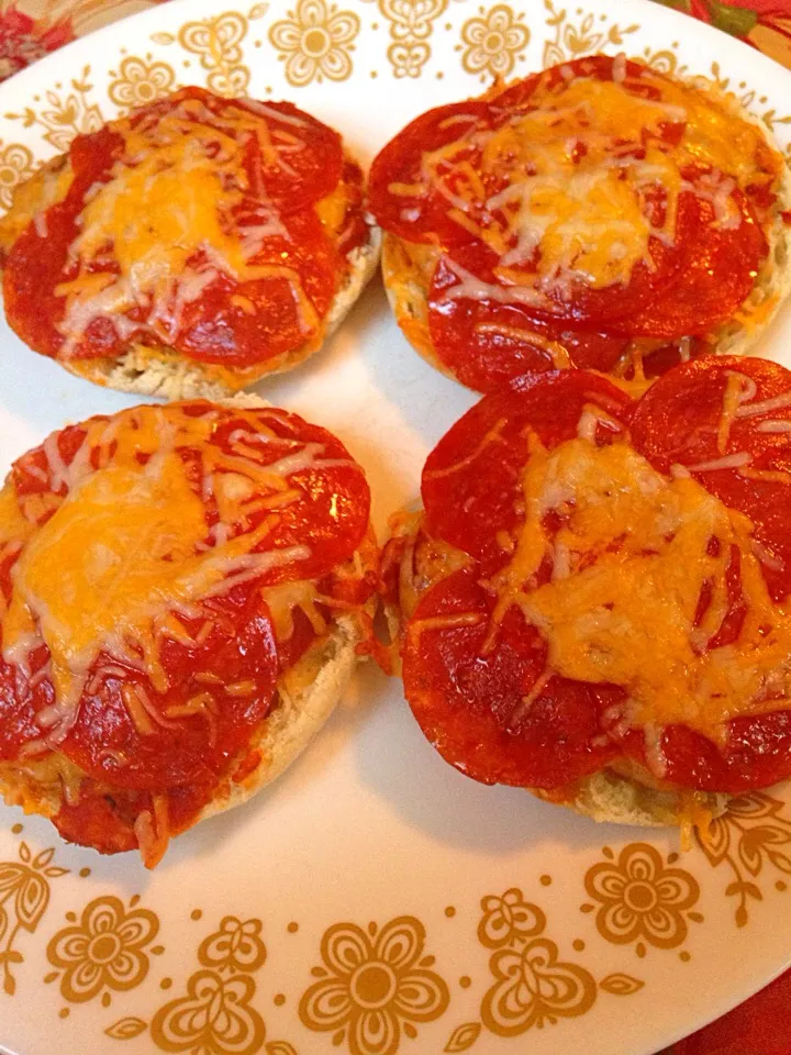 English muffin pizzas|Lauren Ashleyさん