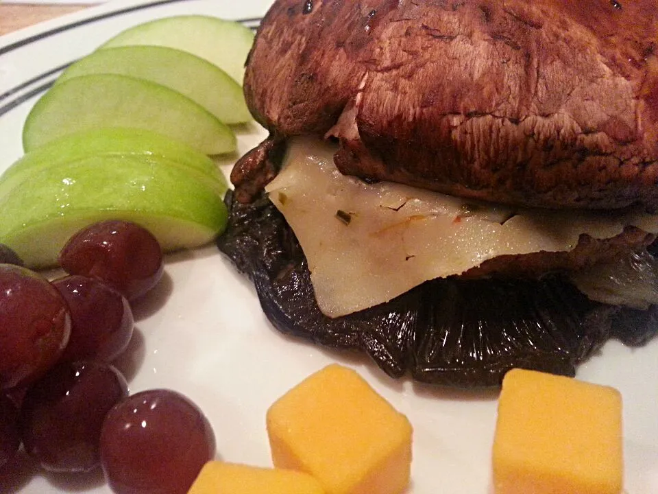 Tex Mex Burger with Portobello Mushroom Caps in place of a Hamburger Bun|Melissa Marie Hallさん