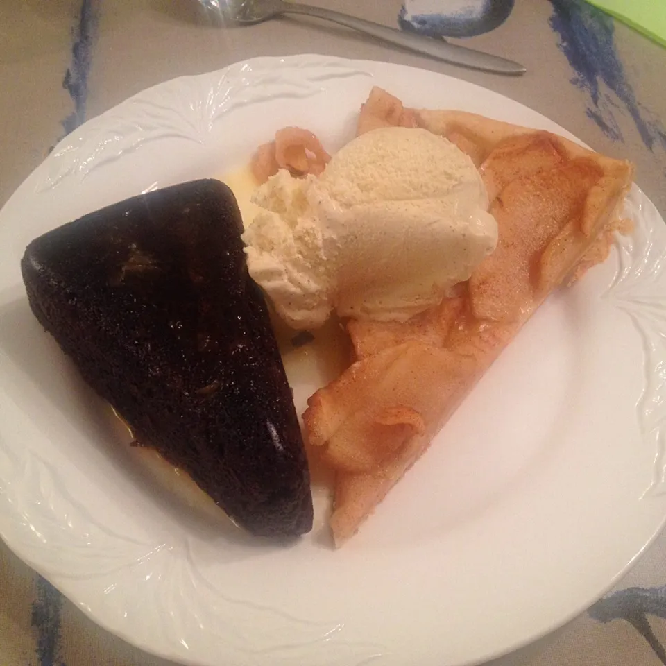 Pieces of cake and vanilie ice cream|jm gobetさん