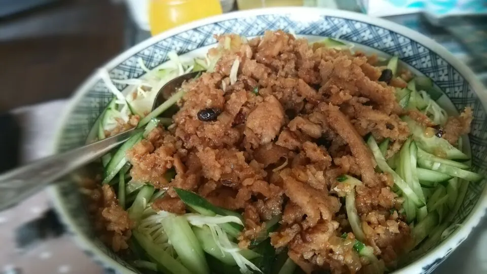 鶏そぼろ丼をアレンジ♪
野菜たっぷり麻辣鶏そぼろ丼|しどっちさん