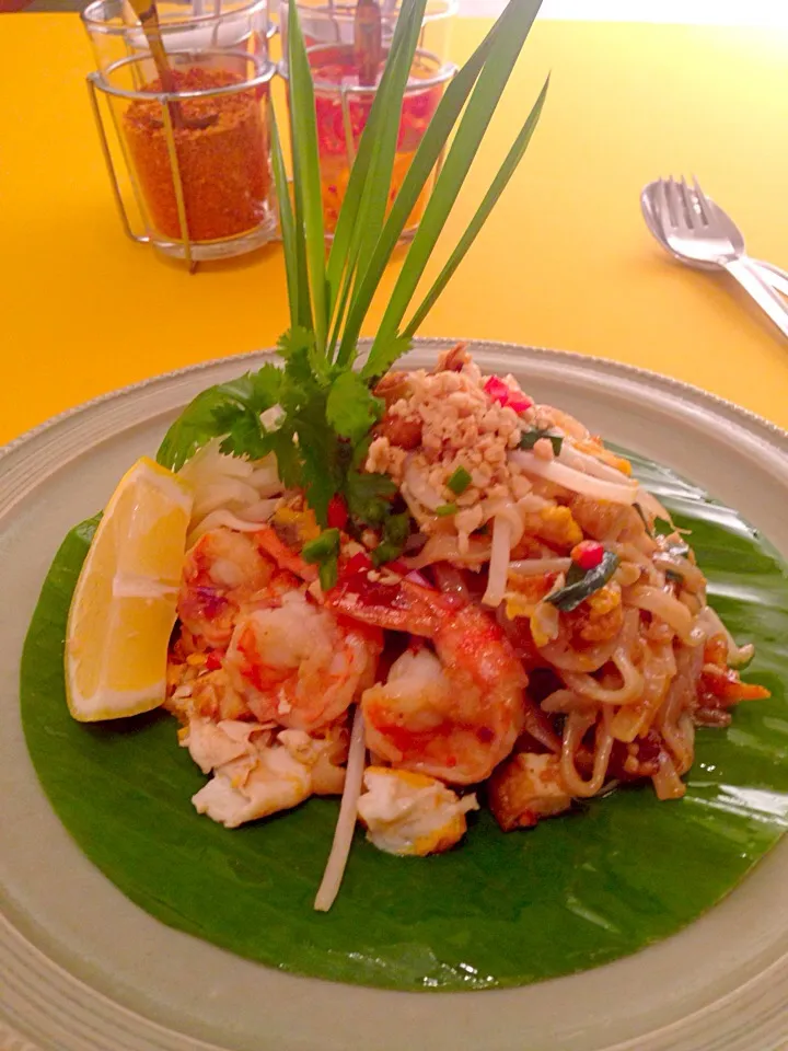 ผัดไทย(Stir-fried thai style rice noodles)|Pakamasさん