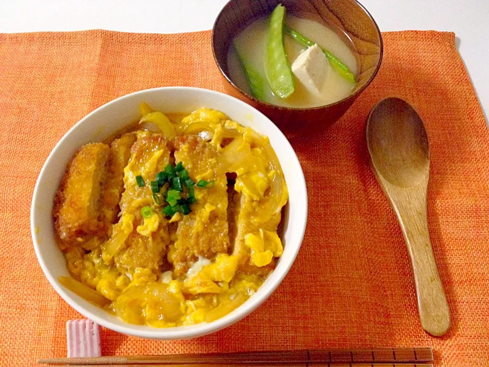 ロースカツ丼・お味噌汁(絹さや・豆腐)|Accaさん