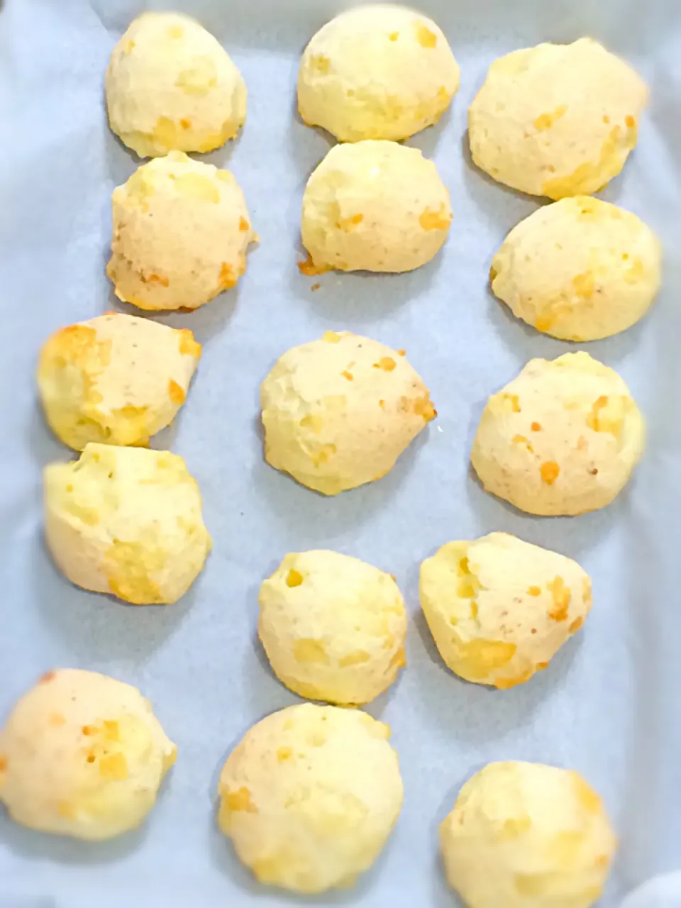 Pão de queijo saindo do forno - 焼きたてのチーズパン|Hérica Yamasumiさん