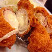 Snapdishの料理写真:Cheese Katsu|Peppermint Butlerさん