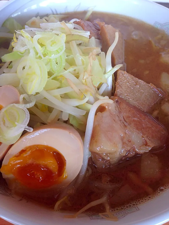 Snapdishの料理写真:ラーメン食堂NOB⭐️３の全部乗せ|Masahiko Satohさん