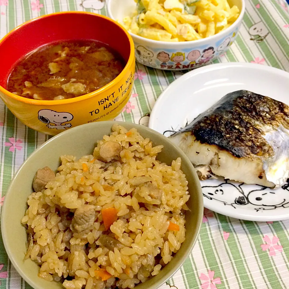 Snapdishの料理写真:さくちんさんの料理 冷蔵庫一掃！！鶏ごぼう炊き込みご飯定食👍|namimoさん