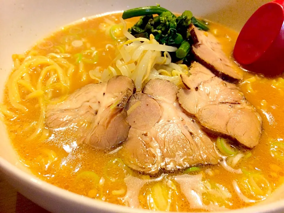 こってり醤油ラーメンで夕食🍜🍜|かずみさん