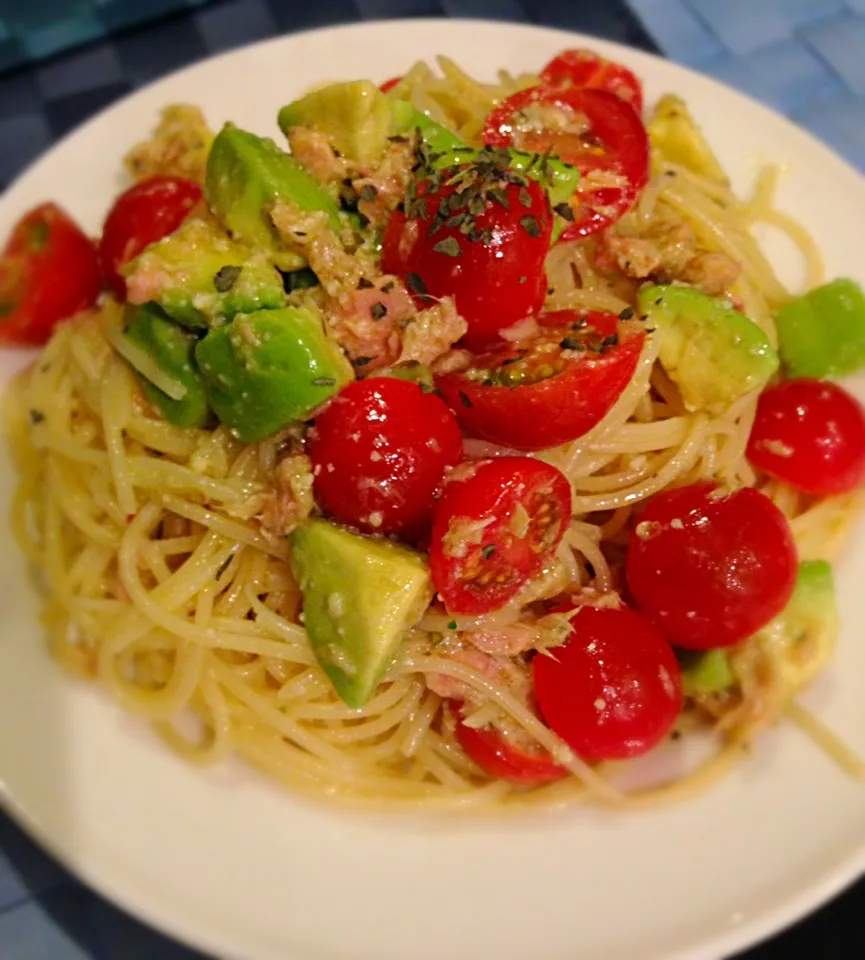 アボカドとトマトの目指せ美肌！冷製パスタ♡|さとみさん