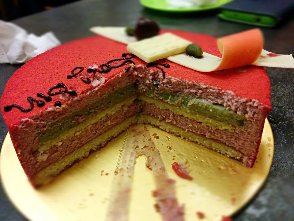 cake! pistachio and some other flavours mixed together|Ernさん