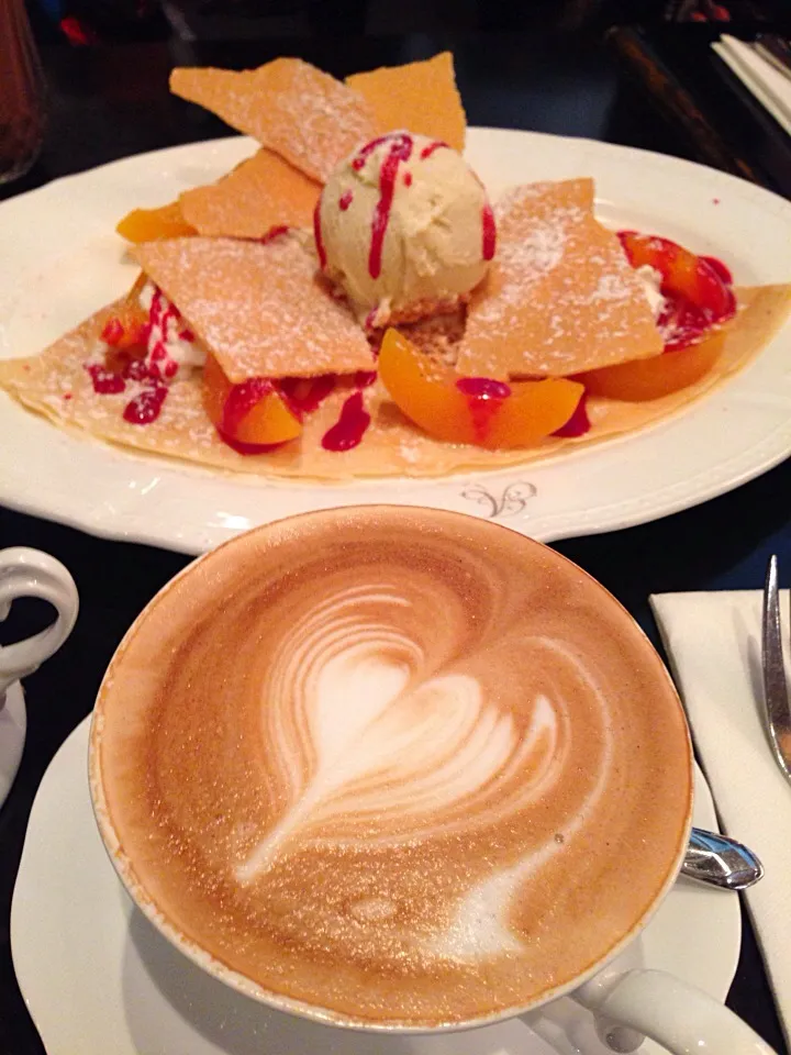 Peach Melba Crêpe & Cafe Latte|hweeyhさん