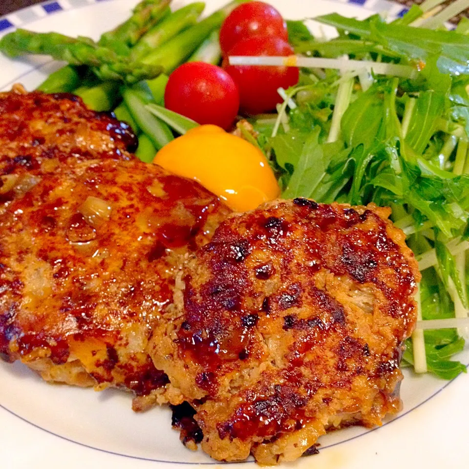 りりたんこぶさんの鶏モモを叩いて👊作った…フワっとジューシーつくね❔ハンバーグ❔😊胸肉ver.|Mayさん