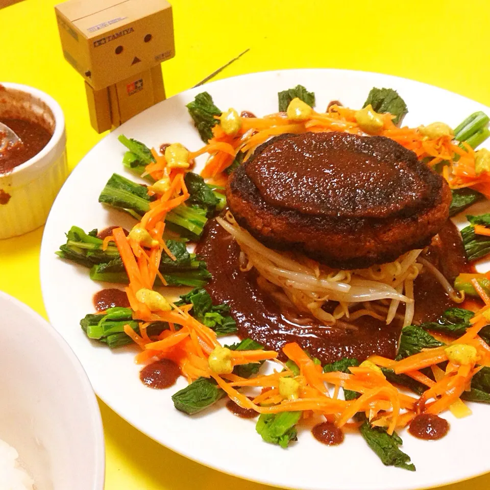 ミキサーたんのおかげグレービーソースハンバーグ！仲良しかき菜と人参サラダを添えて(*ˊᗜˋ)⋆°.♡|杏珠（あんじゅ）さん