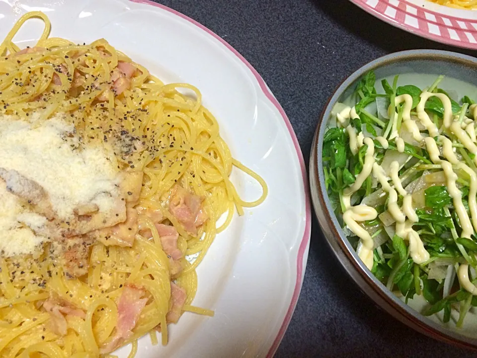 #夕飯 カルボナーラ、豆苗サラダ。ガッツリ食べてお腹いっぱいぱいからの寝落ち。。。。|ms903さん