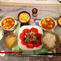 Snapdishの料理写真:麻婆豆腐、棒棒鶏サラダ、ロールキャベツ、カニカマ玉子スープ|☻しなやん☻さん