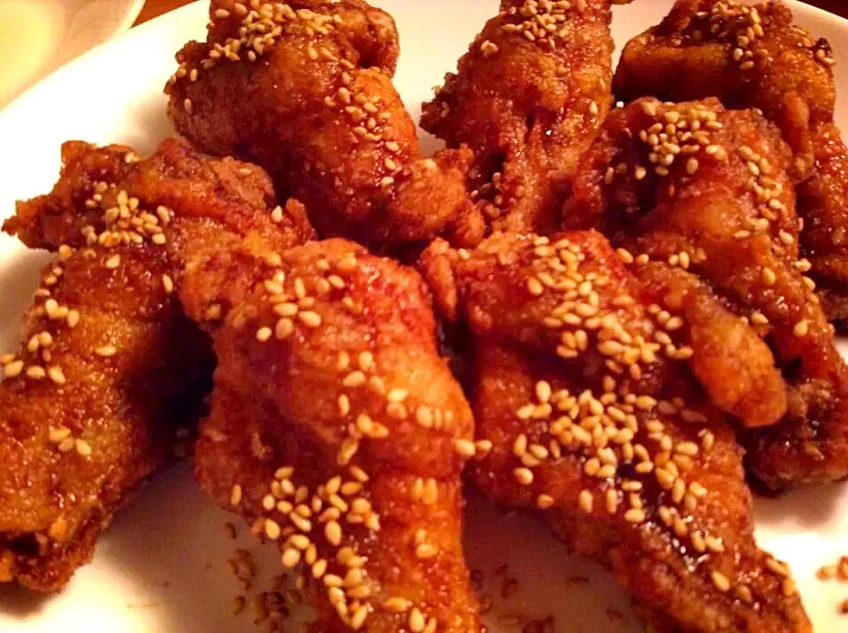 chicken dipped in sweet & sour sauce w/ sesame seeds|mommy louさん