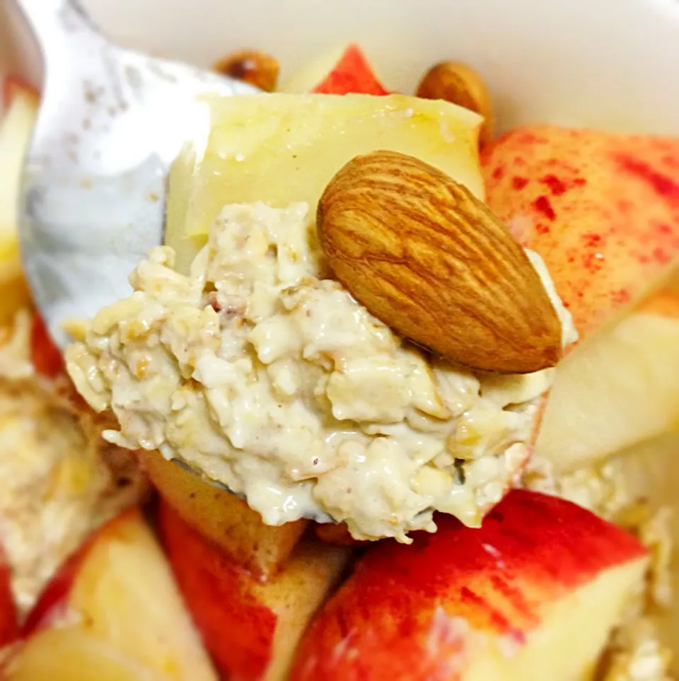 Rolled oats with Greek yogurt, peanut butter, apples and almonds|coxiella24さん