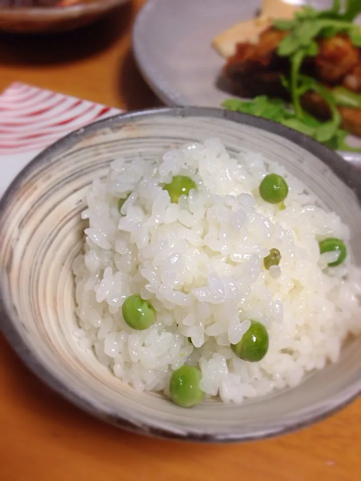 豆ごはん💚 圧力釜で短時間で炊くと豌豆の緑も鮮やかです😊|kctreeさん