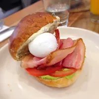 Snapdishの料理写真:Breakfast bun|Navapat Inmelbourneさん