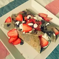 Snapdishの料理写真:buckwheat crepe with strawberries and cream, dark chocolate chips|Seonoh Kimさん