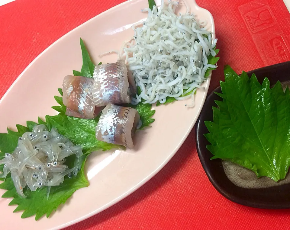 Snapdishの料理写真:イワシの食べ比べです😊|あうあうぶーさん