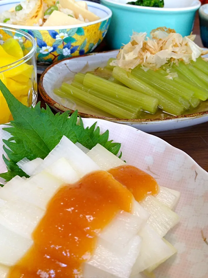 うどの酢味噌和え＆ふきの煮物です。レシピは下拵えを。春の薫り満載の食卓に☆|ゆんゆんゅんさん