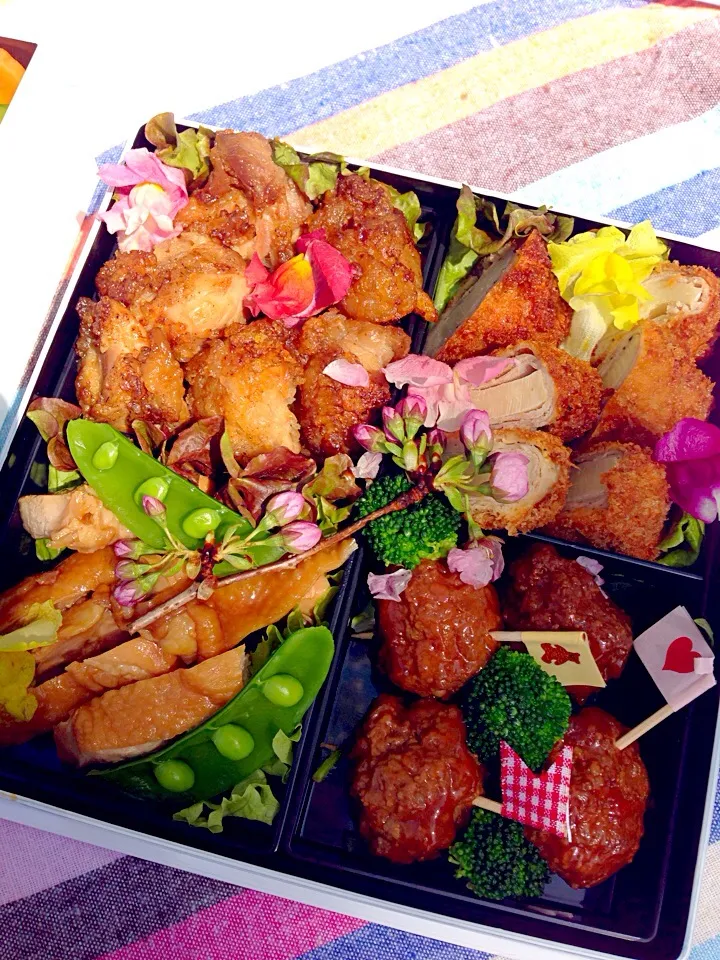 お花見三段弁当🌸一の重|まみりんごさん