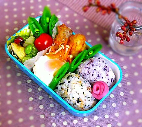 Snapdishの料理写真:本日のお弁当　鱈のお野菜あんかけとちびおにぎり|砂雪さん