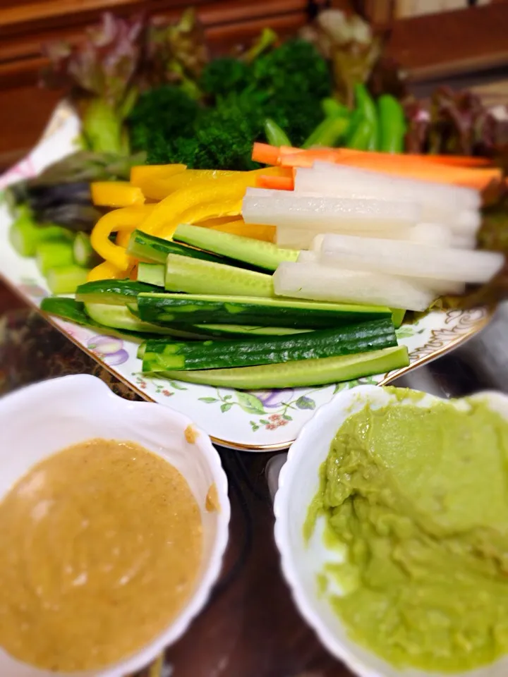 Fresh vege with avocado dip and sesame miso dip!!|chieさん