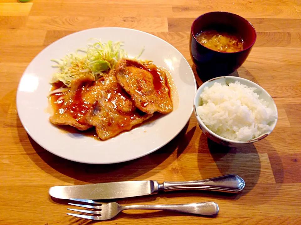 Snapdishの料理写真:生姜焼き定食|makotoさん