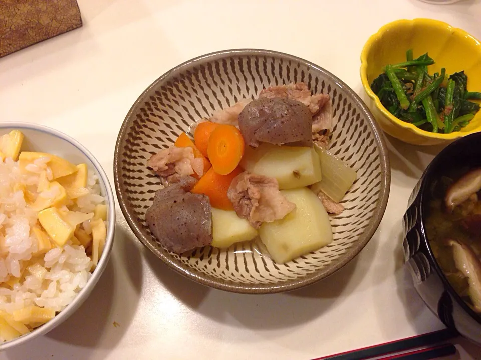 Snapdishの料理写真:たけのこご飯と豚肉じゃが|香山ありすさん