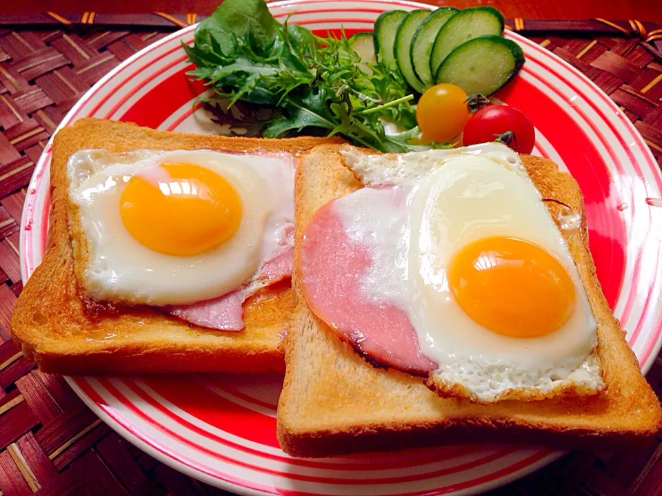 Snapdishの料理写真:Ham Egg toast🍳ハムエッグトースト|🌈Ami🍻さん