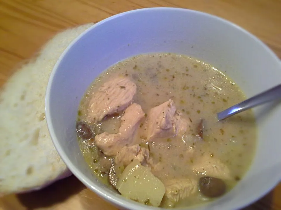 Roasted garlic and chicken soup|Fe's kitchenさん