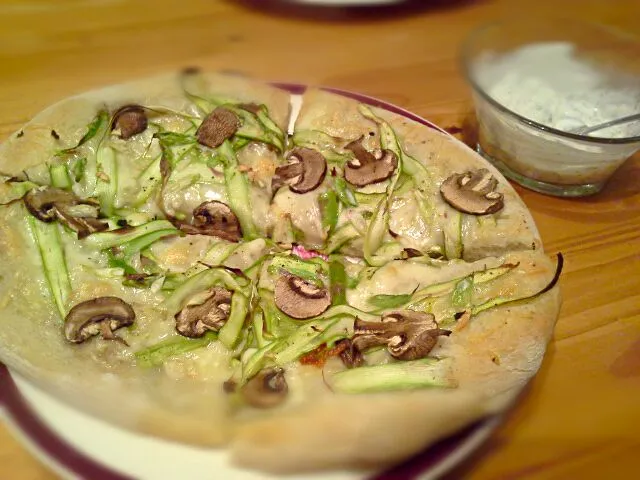 Shaved asparagus pizza with lemon herb dip|Fe's kitchenさん