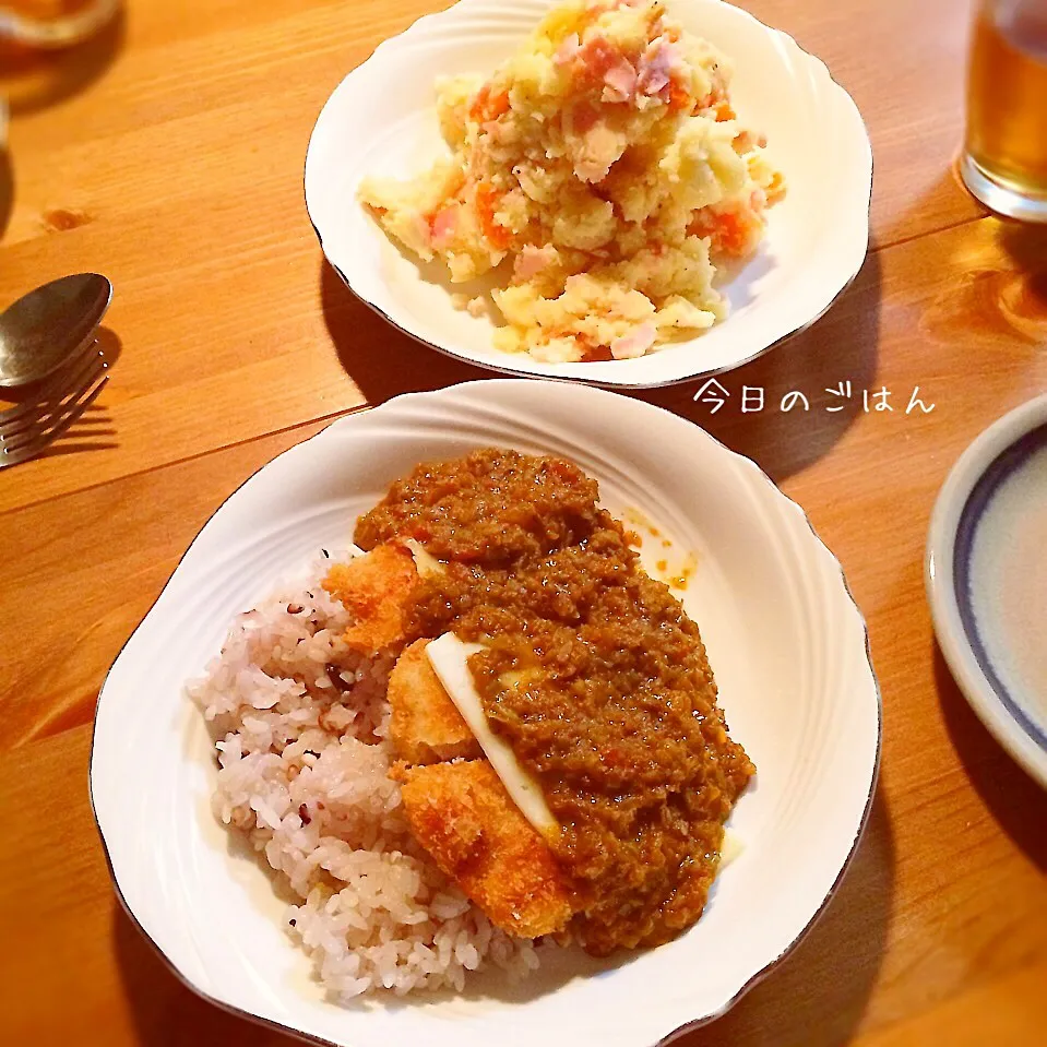 Snapdishの料理写真:チキンカツカレーとポテトサラダ|まめままさん