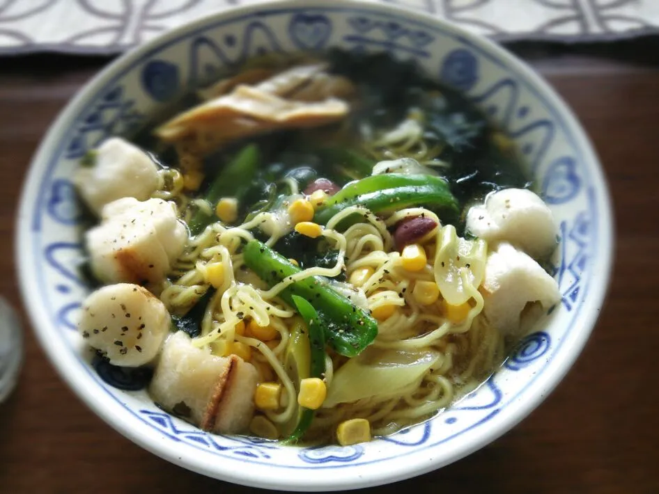 佐野実さんを偲んでランチは円山動物園のシロクマ塩ラーメン

大好きな麩を沢山いれたらスープを吸い取られた（笑）|misakoさん